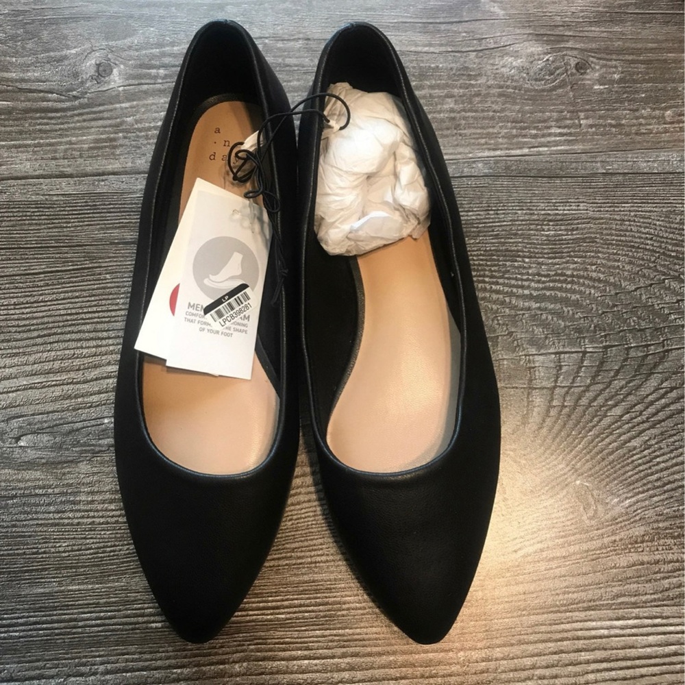 Pointed women flat